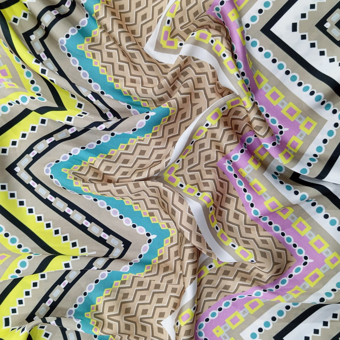 Zig Zak Artwork Print On Korean Satin KSPL13