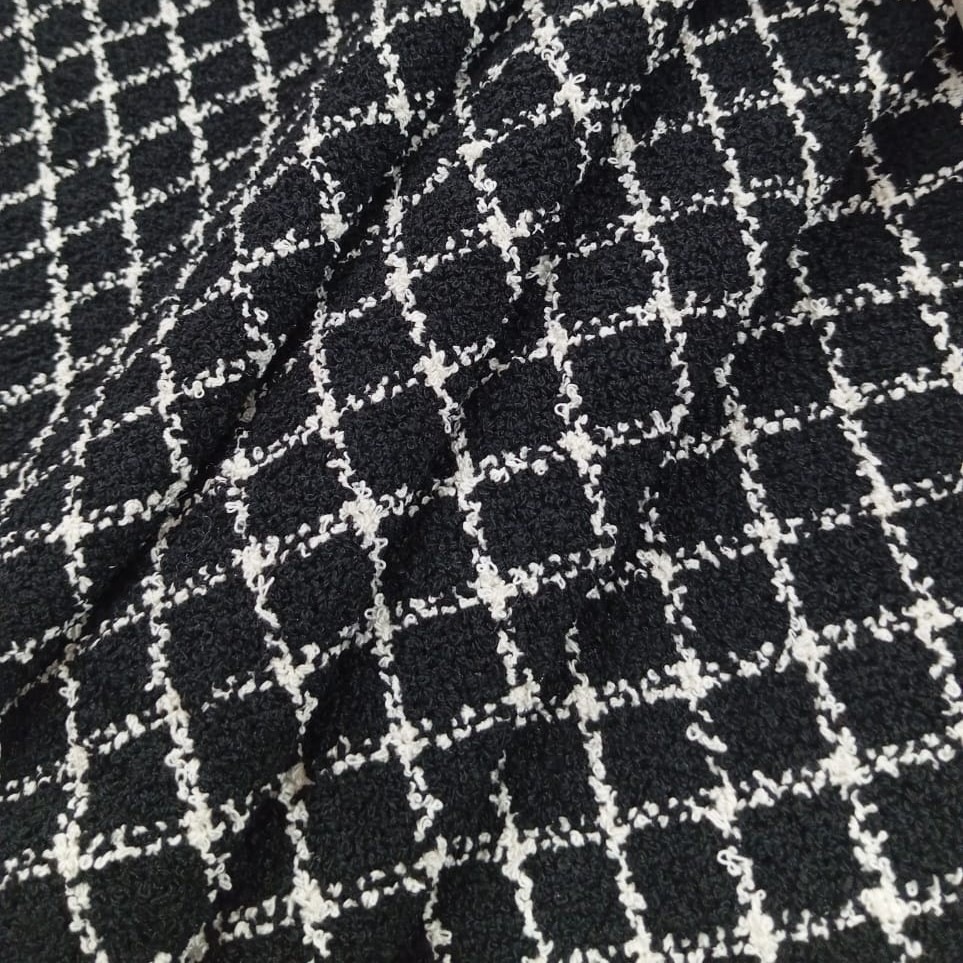 AGT-HNL-83 (White Squares Black Gold Lurex) Tweed
